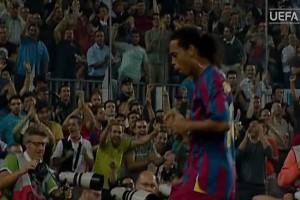 今年再拿一個(gè)？吉拉西24/25賽季歐冠金靴獎(jiǎng)開箱儀式！