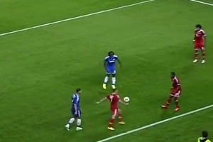 歐冠官推怒贊！里貝里這腳風(fēng)騷轉(zhuǎn)移驚呆藍軍眾將