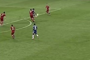 當年魔獸這次停球轉(zhuǎn)身讓博阿滕“退避三舍”??