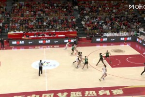 如入無人之境！楊舒予開場就閃電直殺內(nèi)線上籃，為球隊首開記錄