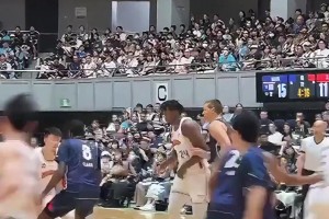 張鎮(zhèn)麟和大白邊這個配合，感覺白邊沒多少實力了