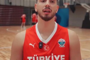 申京：恩比德是最難防的球員之一，狀態(tài)好沒人能防住我！