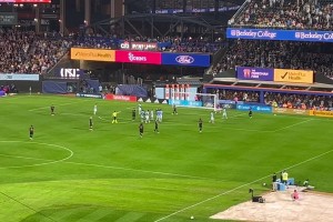 現(xiàn)場(chǎng)實(shí)拍：梅西這腳任意球讓全場(chǎng)球迷驚呼