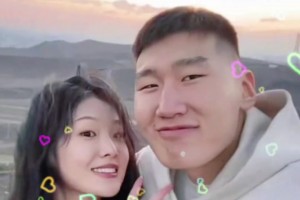 小鳥依人??！新疆球員李炎哲和女友外出的旅行照~