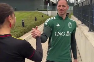 德布勞內(nèi)繃不住了！網(wǎng)紅和比利時(shí)球員的擊掌挑戰(zhàn)！