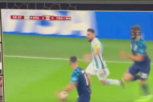 當(dāng)克羅斯看到梅西神奇助攻后表示：他配得上世界杯冠軍！??