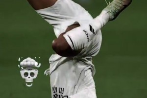 看著都痛！姆巴佩連過(guò)數(shù)人后被范迪克一肘放倒??