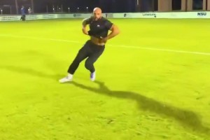 梅西保鏢凌空抽射破門！這慶祝動(dòng)作也太夸張了??