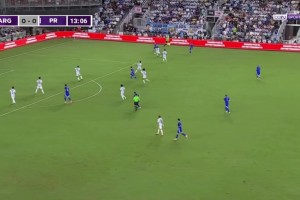 1-0！梅西推射擊中橫梁彈出，麥卡利斯特跟進搶點破門！