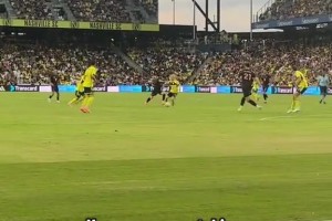 接化發(fā)！現(xiàn)場實拍梅西胸部停球精彩過人破門