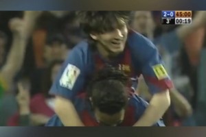 青澀！17歲梅西巴薩處子球！送出助攻的小羅背起梅西慶祝！