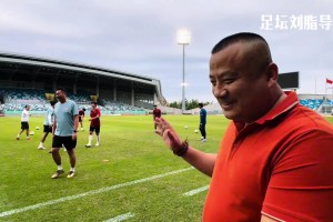 泉州亞新隊提前降級，俱樂部投資人李明權(quán)面對鏡頭稍顯無奈