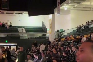 感受大學(xué)籃球的氛圍！王俊杰首發(fā)出戰(zhàn)砍下23分4板1斷！太猛了！