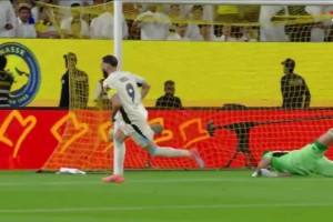 勝利0-1落后！吉達(dá)聯(lián)合快速反擊，本澤馬第15分鐘破門！