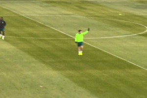 用進(jìn)球送亞泰？實(shí)拍：亞泰舊將塞鳥賽前還曾接受長(zhǎng)春球迷掌聲致意