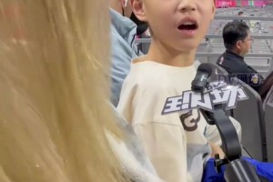 周鵬妻子帶兒子到場(chǎng)觀賽：“兒子說不定是來看趙睿的”...