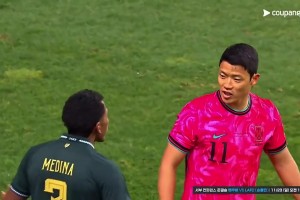 馬寧：在我的場(chǎng)子別鬧事！黃喜燦和對(duì)手發(fā)生摩擦，馬寧吹哨制止