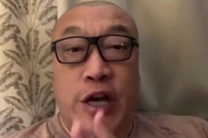 老詹也才打2場呀！馬?。耗壳盀橹拐捕艓毂憩F(xiàn)最差是老詹 表現(xiàn)最好是庫里