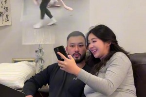 “源哥”這體型竟然要抱高高??，真是難為大哥了!!