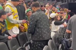 曾經(jīng)的凱爾特人隊長！斯瑪特重返北岸花園，賽前給粉絲簽名