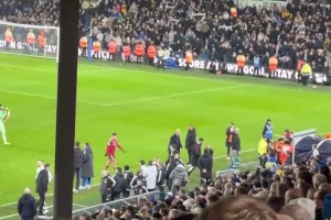 關(guān)系破裂？賽后斯洛特退場遇到薩拉赫，兩人沒有打招呼！