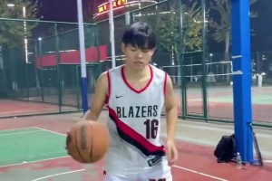 這小伙模仿楊瀚森什么水平？你別說，這腳步還挺像回事??